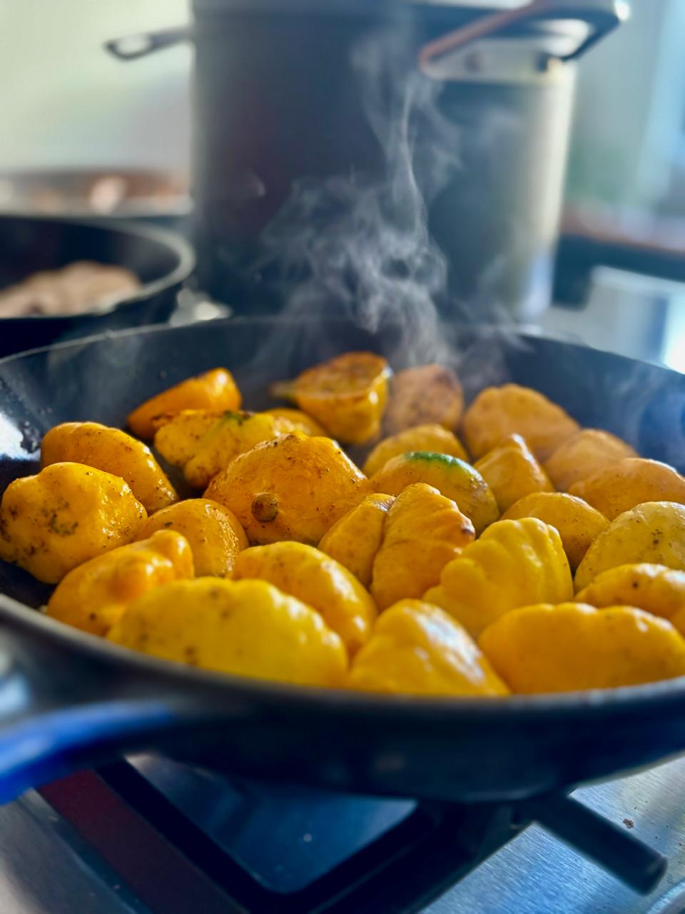 Comensales y servicio en Hermoso Cariño